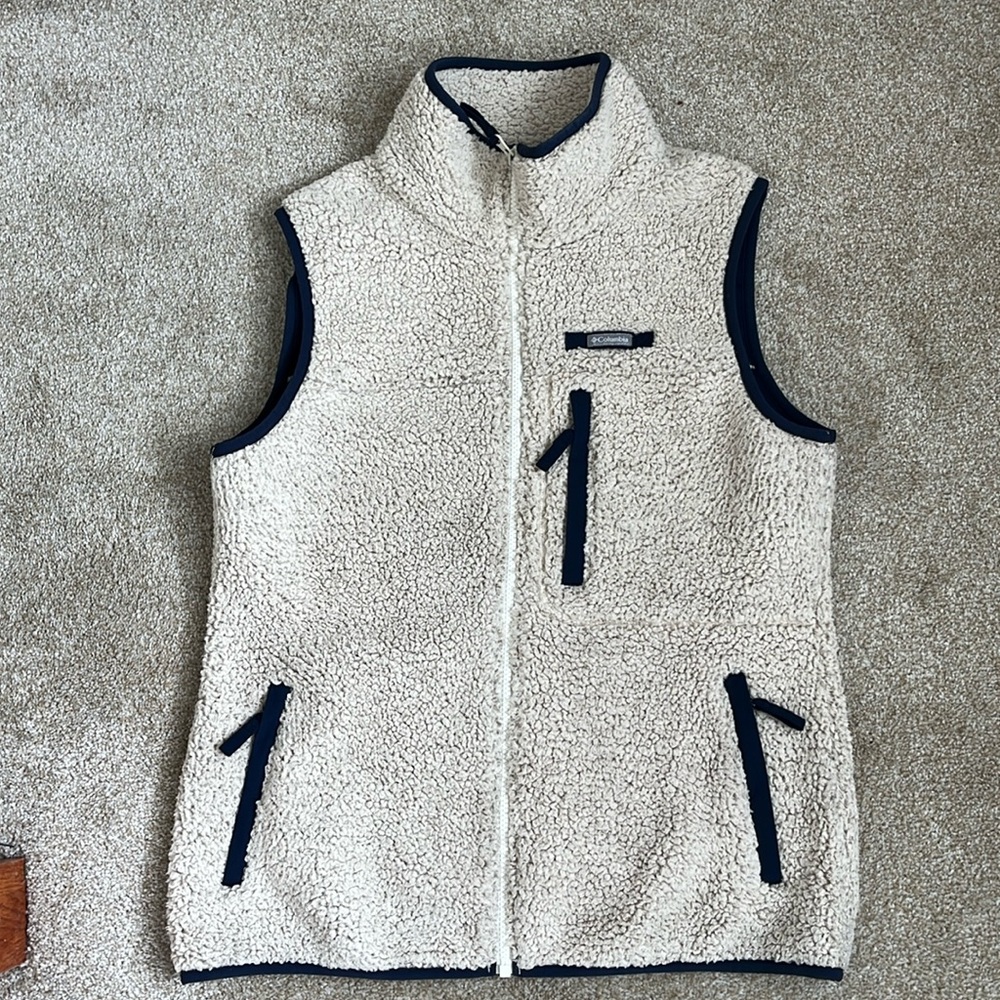 Columbia Sherpa vest woman’s medium white blue